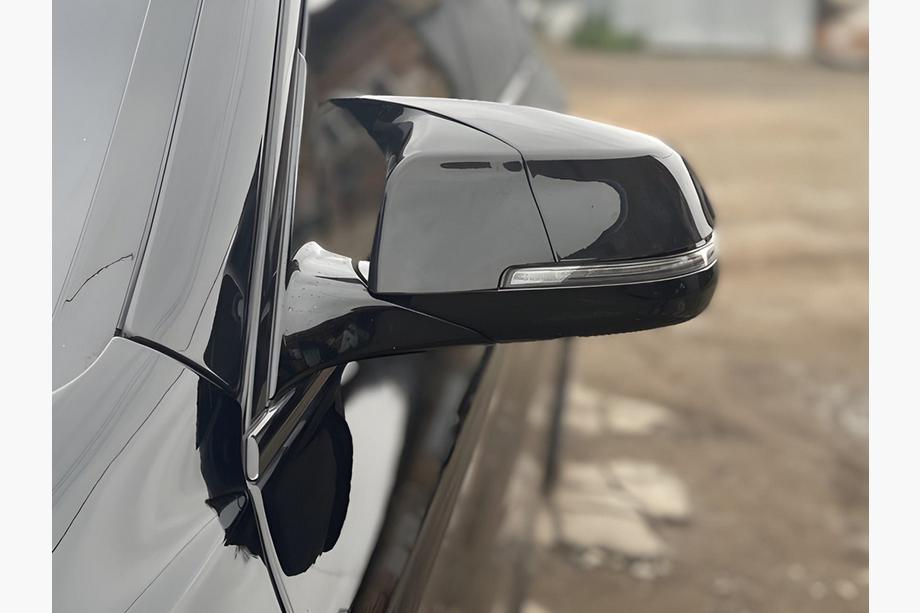 BMW 6-serien F12/F13/F06 2011–2018 Spegelkåpor 2015-2018 M-Look (med clips, 2 st) Image