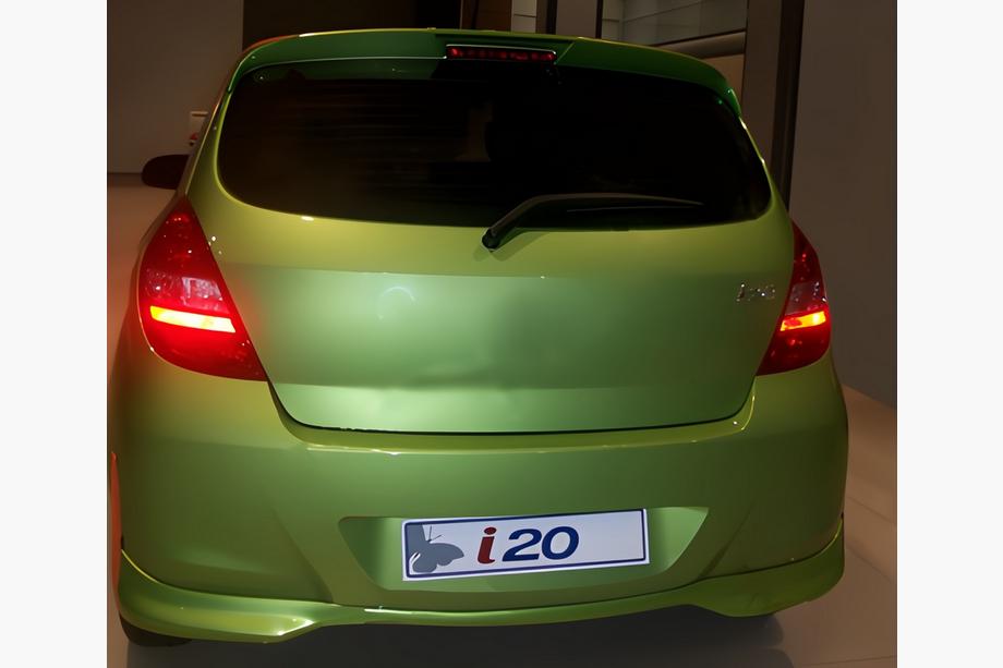 Hyundai I-20 2008–2012 Bakre nedre diffusorinsats (för lackering) Image