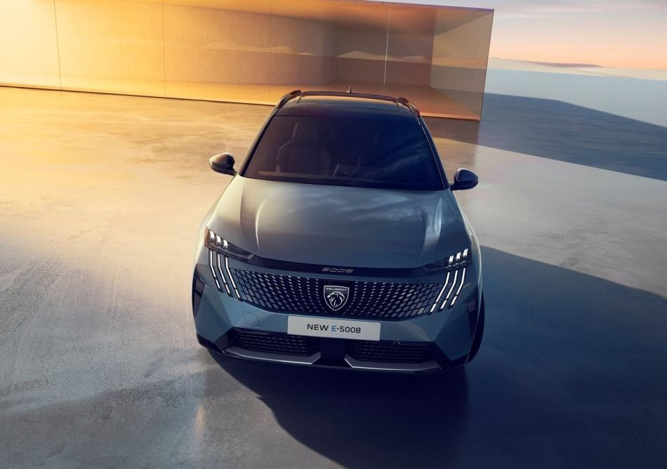 Peugeot e-5008 2024: Test av elektrisk sjusitsig SUV