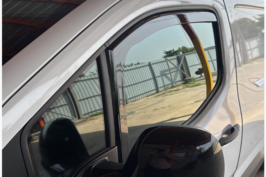 Peugeot Partner/Rifter 2019– Vindavvisare fönster, insticksmodell Niken Luxury (2 st) Image