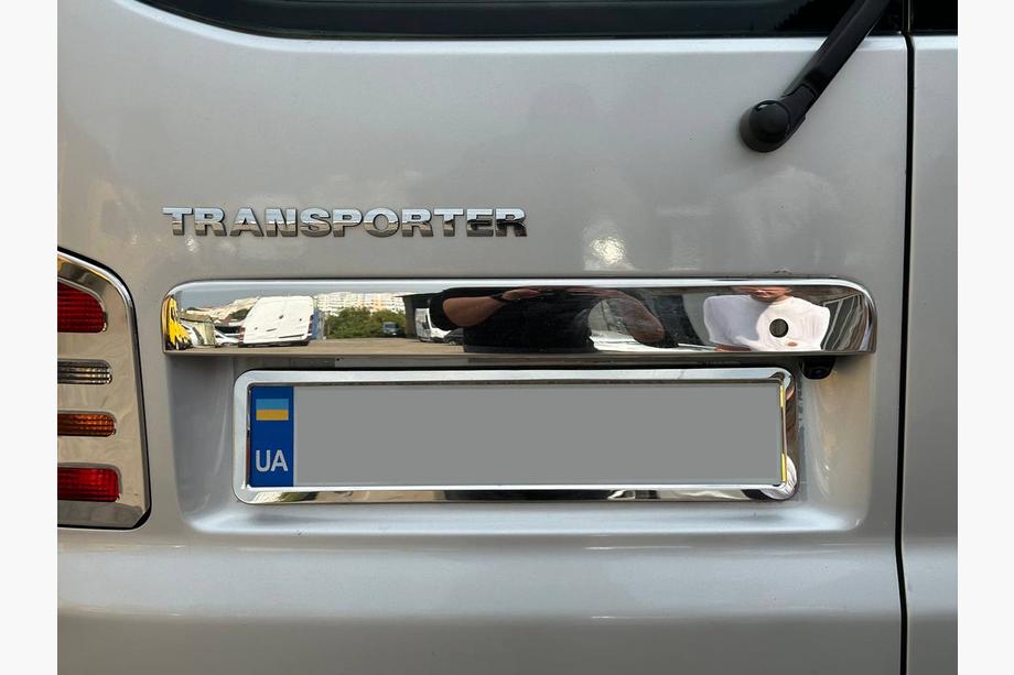 Volkswagen T5 Transporter 2003–2010 List ovanför registreringsskylten för slagdörrar (rostfritt stål) Foto 5