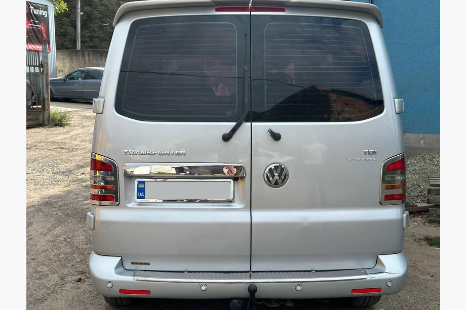 Volkswagen T5 Transporter 2003–2010 List ovanför registreringsskylten för slagdörrar (rostfritt stål) Foto 4