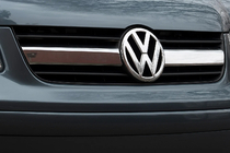 Volkswagen T5 Transporter 2003–2010 Dekorlister för mittgrill (2 st, rostfritt stål) Carmos - turkiskt stål foto 1