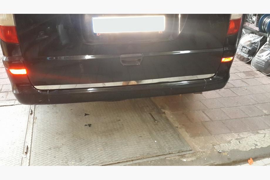 Mercedes Viano 2004–2014 Rostfri list till baklucka Foto 6