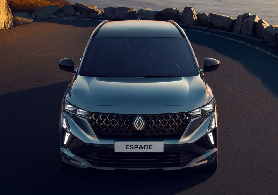 Renault Espace 2025: Test av den uppdaterade familjebilen
