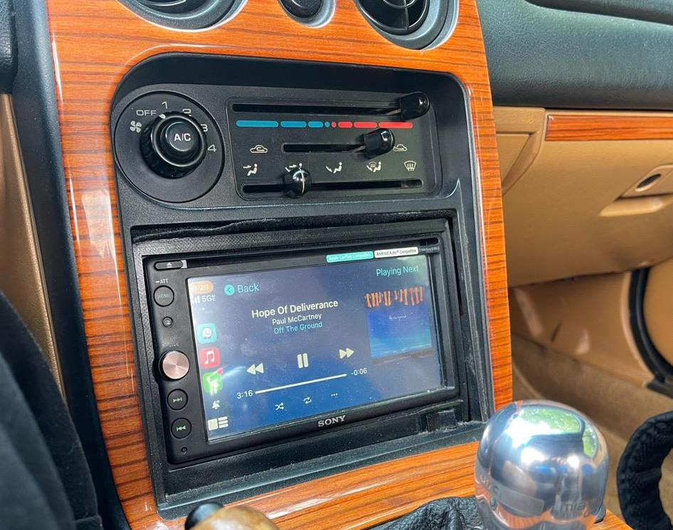 Byta bilens originalstereo? Fördelar och nackdelar med en uppgradering