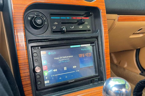 Byta bilens originalstereo? Fördelar och nackdelar med en uppgradering