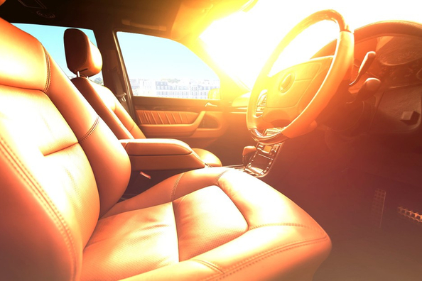 Det här ska du aldrig lämna i bilen i sommarhettan