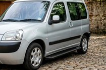 Peugeot Partner 1996–2008 Sidosteg Allmond Black (2 st, aluminium) foto 1