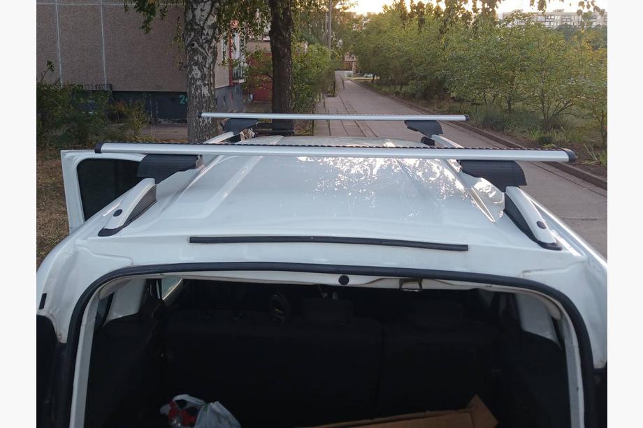Renault Dokker 2013–2022 Takräcke (lastbågar) för vanliga takrails, låsbart Wizard V1 (2 st) 135 cm, grå Foto 3