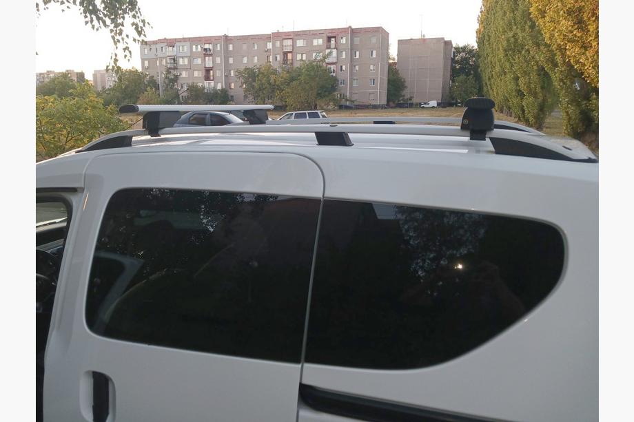 Renault Dokker 2013–2022 Takräcke (lastbågar) för vanliga takrails, låsbart Wizard V1 (2 st) 135 cm, grå Foto 2