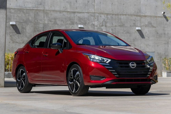 Nissan Versa: Uppdaterad budgetsedan
