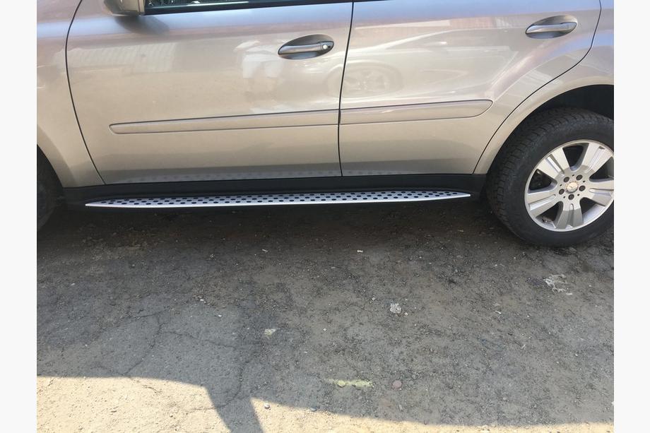 Mercedes ML W164 2005–2011 OEM sidosteg (2 st, aluminium) Foto 3
