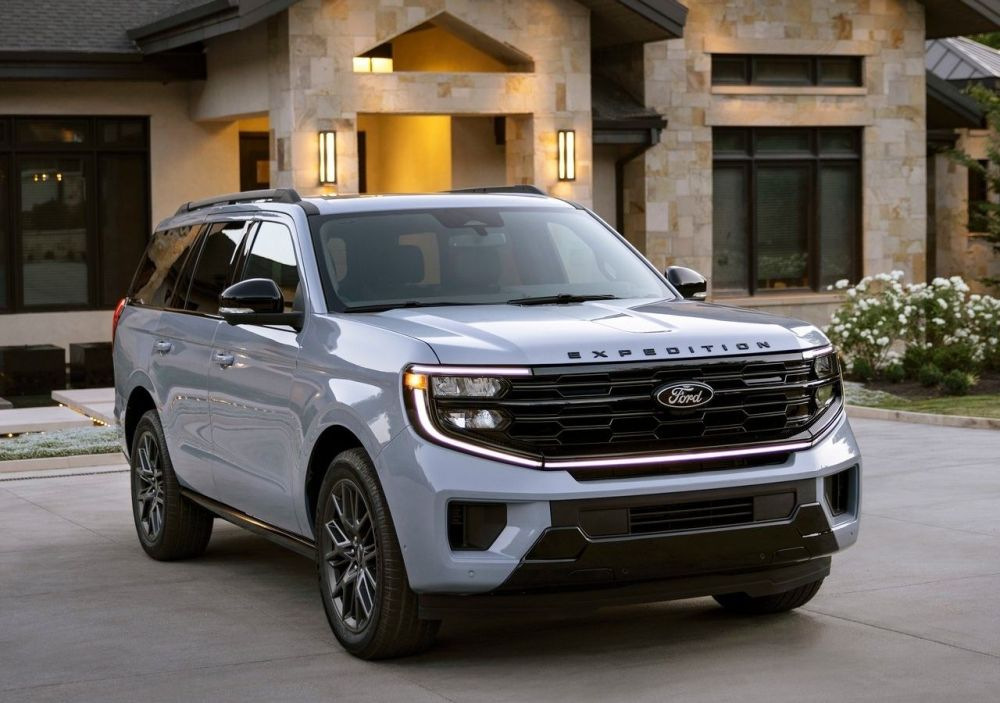 Test av Ford Expedition V 2025: stor SUV för stora uppgifter