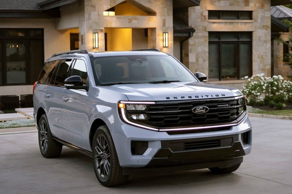 Test av Ford Expedition V 2025: stor SUV för stora uppgifter