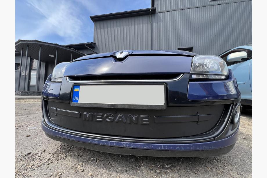 Renault Megane III 2009–2016 Vintertäckning för grill (2009-2013, nedre) Matt Image