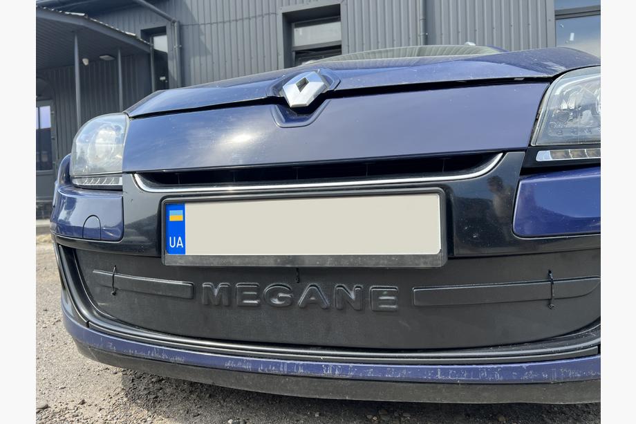 Renault Megane III 2009–2016 Vintertäckning för grill (2009-2013, nedre) Foto 6