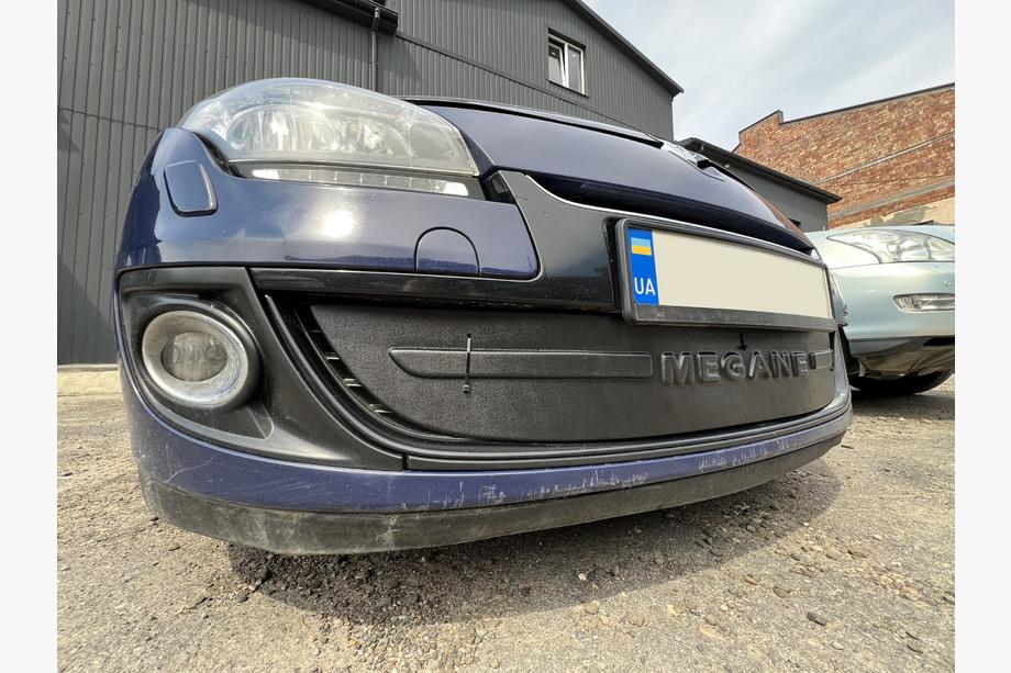 Renault Megane III 2009–2016 Vintertäckning för grill (2009-2013, nedre) Foto 10