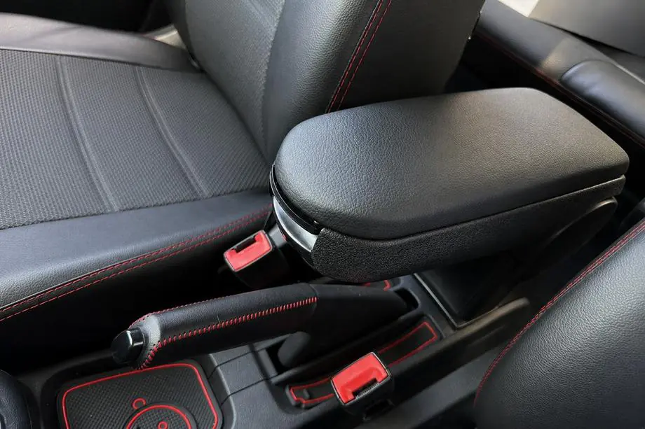 Volkswagen Polo 2010–2017 Armstöd V-1 Niken Luxury Image