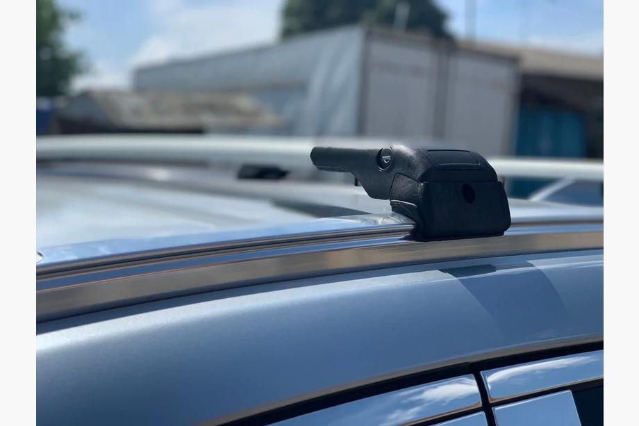 Opel Combo 2019– Takräcke (lastbågar) för integrerade takrails Wingbar V2 (2 st) Foto 2
