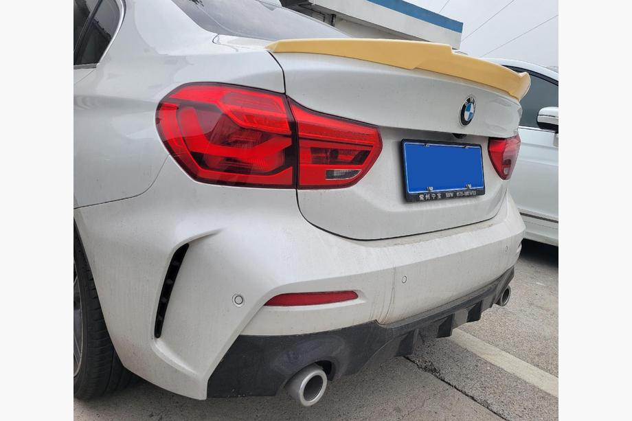 BMW 1-serien F20/F21 2011–2019 M4-Style spoiler (för F52, högglans svart) Image