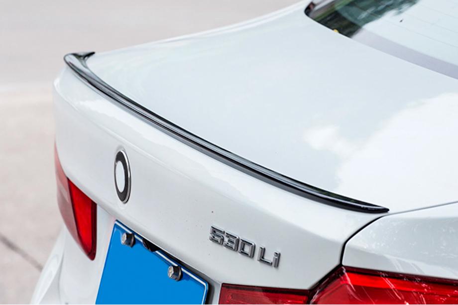 BMW 5-serien G30/G31 2017–2023 M5-stil spoiler (svart högglans) Foto 1