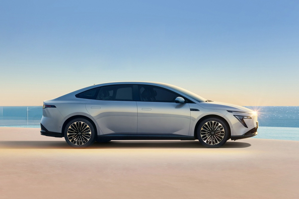 Test: Nissan N7 – ny elektrisk sedan-fastback