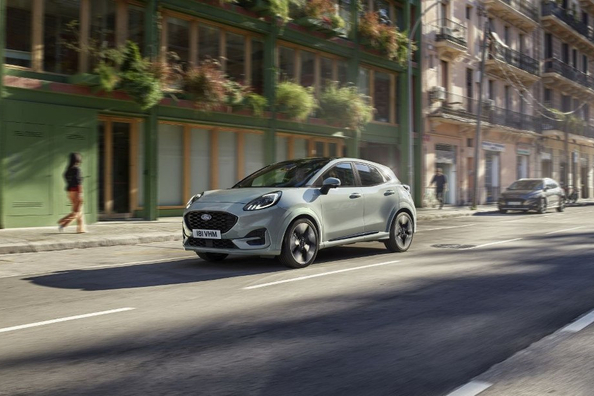 Test av Ford Puma 2025: Uppdaterad design och dynamik