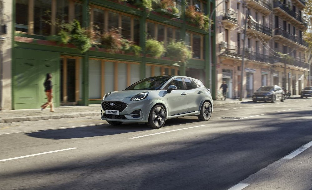 Test av Ford Puma 2025: Uppdaterad design och dynamik