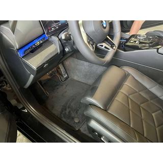 Premium textilmattor (för G60/61, svart) BMW 5/i5-serie G60/G60E/G61 2023– foto 1