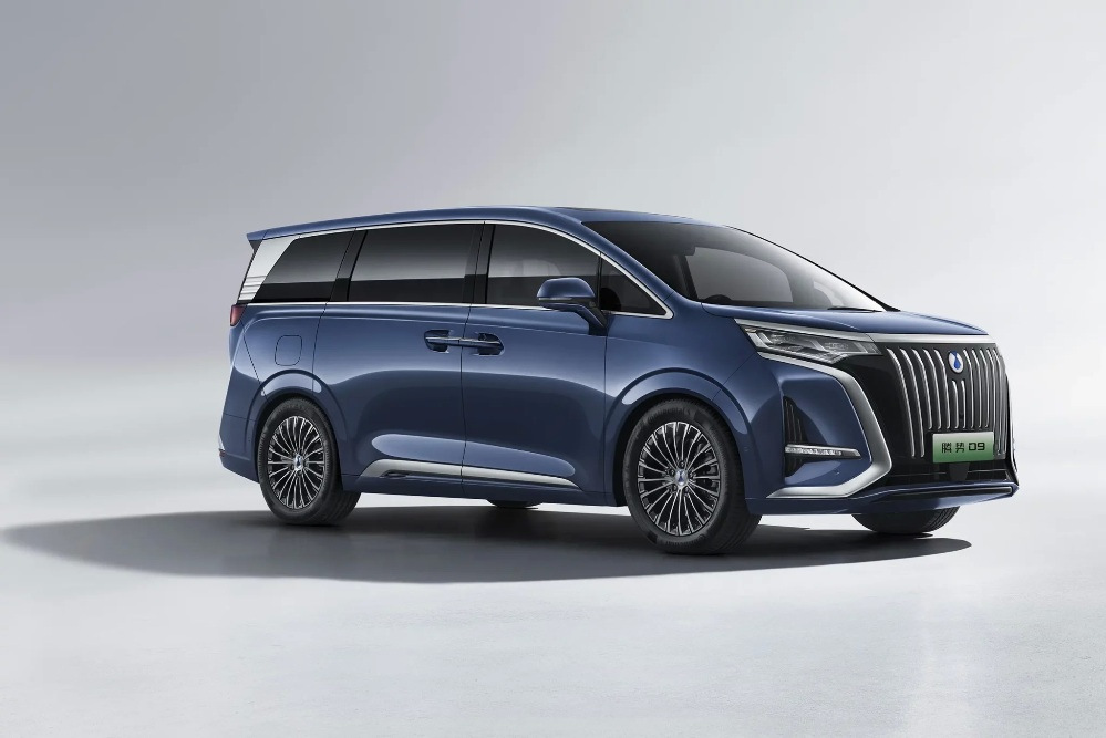 Test Denza D9 EV: lyxig elektrisk minibuss
