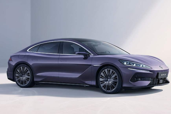 Test av Denza Z9 2024: lyxig elektrisk sedan