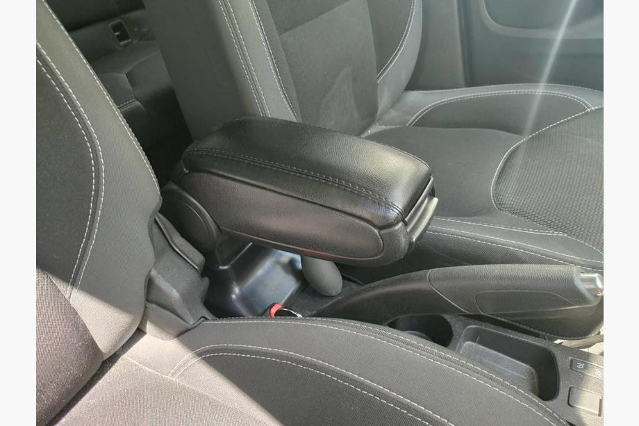 Renault Clio IV 2012–2019 Armstöd V1 (i kopphållaren) Image