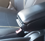 Seat Ibiza 2010–2017 Armstöd (monteras i mugghållaren) foto 1