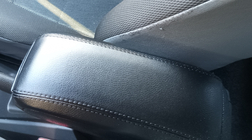 Seat Ibiza 2010–2017 Armstöd (monteras i mugghållaren) foto 5