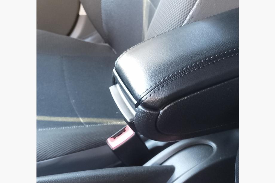Seat Ibiza 2010–2017 Armstöd (monteras i mugghållaren) Image