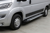 Citroen Jumper 2007–2025 Sidosteg Line (2 st, aluminium) foto 1