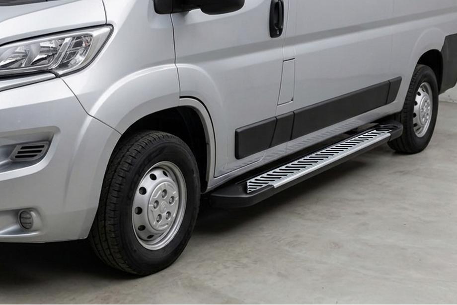 Fiat Ducato 2006–2025 Sidosteg Line (2 st, aluminium) Image