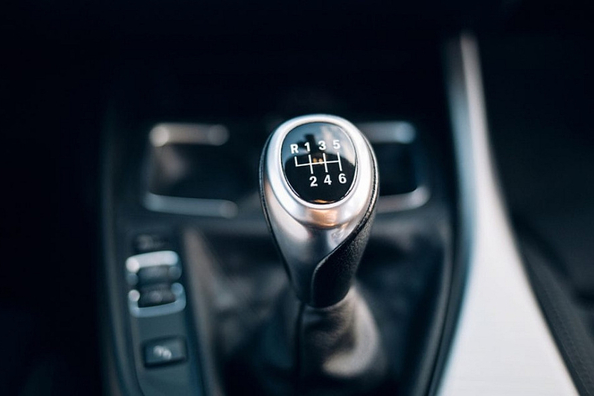 Kan man byta växelspaksknoppen i bilen?