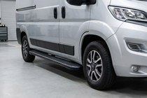 Fiat Ducato 2006–2025 Sidosteg Bosphorus Black (2 st, aluminium) foto 1