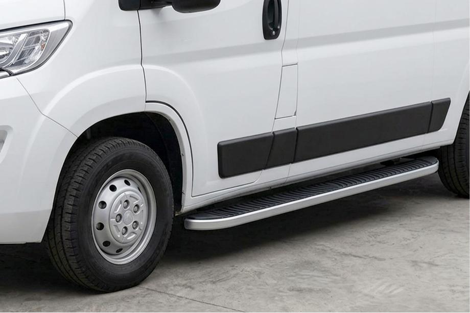Fiat Ducato 2006–2025 Sidosteg Tayga Grey (2 st, aluminium) Image