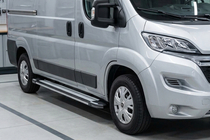 Fiat Ducato 2006–2025 Sidosteg Rainbow (2 st, aluminium) foto 1