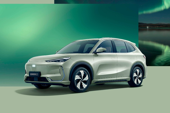 Test av Geely Galaxy E5: modern elektrisk crossover