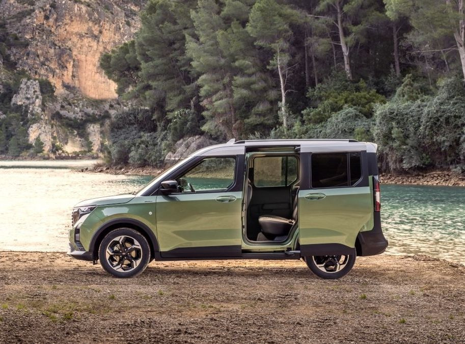 Ford Tourneo Courier i andra generationen: Kompakt flerfunktionsminibuss