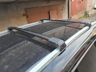 Audi Q7 2005–2015 Takräcke (lastbågar) för integrerade takrails, låsbara WingCarrier V2 (2 st) Svart foto 1