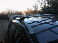 Hyundai IX-35 2010–2015 Takräcke (lastbågar) för integrerade takrails, låsbara WingCarrier V2 (2 st) Svart foto 1