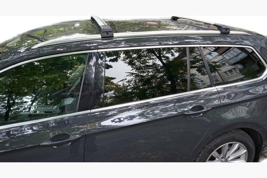 Volkswagen Passat B8 2015–2023 Takräcke (lastbågar) för integrerade takrails, låsbara WingCarrier V2 (2 st) Grå Image