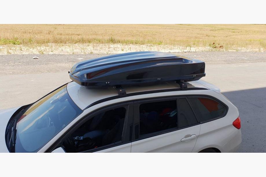 BMW 5-serien F10/F11 2010–2016 Takräcke (lastbågar) för integrerade takrails, låsbara WingCarrier V2 (2 st) Grå Foto 18