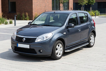 Dacia Sandero 2007–2013 Sidosteg Maydos V1 (2 st, aluminium ↗ rostfritt stål) foto 1