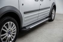 Ford Connect 2010–2013 Sidosteg Line (2 st, aluminium) foto 1